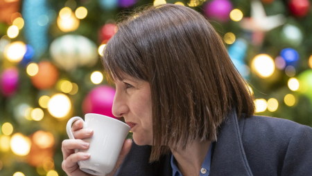 رايتشل ريفز تفرض ضريبة جديدة على الميلك شيك لتحسين الصحة العامة والمالية