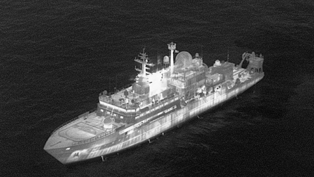 سفينة تجسس روسية تخترق المياه البريطانية وتستهدف طياري سلاح الجو بأشعة ليزر