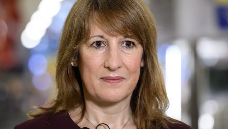 نواب حزب العمال يطالبون بالاستثمار العام ويعارضون التمويل الخاص في NHS