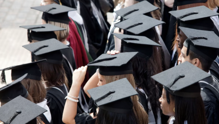 50 مؤسسة تعليم عالٍ في إنجلترا مهددة بالخروج من السوق خلال ثلاث سنوات