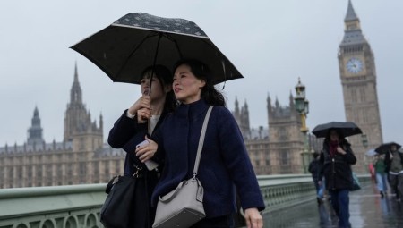 لندن تستعد لسيول محتملة: أمطار غزيرة تهدّد عطلة الأسبوع وتحذيرات باللون الأصفر