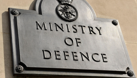 طالبان تستخدم معدات بريطانية لتعقّب آلاف المتعاونين الأفغان عقب تسريب بيانات كارثي