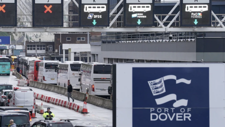 ضوابط أوروبية جديدة تهدد بتأخير رحلات الحافلات من بريطانيا إلى فرنسا