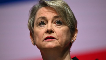 وزيرة الخارجية البريطانية: لا خطط لإرسال قوات بريطانية إلى غزة لمراقبة وقف إطلاق النار