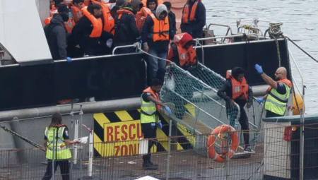 ضباط القوة الحدودية في بريطانيا يهددون بإضراب واسع احتجاجًا على تأخر مراجعة رواتبهم