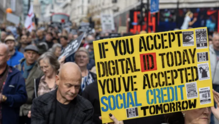 احتجاجات حاشدة بلندن ضد خطة الهوية الرقمية: مخاوف من المساس بالخصوصية والحريات