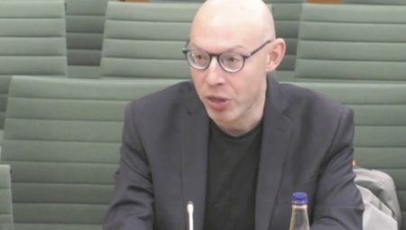 هيئة الضرائب البريطانية تبدأ خصم الأموال مباشرة من الحسابات البنكية لسد فجوة الضرائب