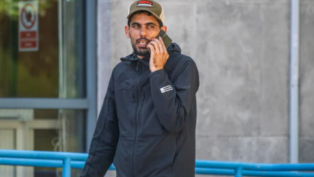 السجن لطالب لجوء ليبي هدد موظفي فندق بسكين بعد خلاف حول الطعام