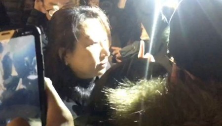 زوبعة في هونغ كونغ بسبب الاعتداء على وزيرة العدل بلندن