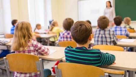 بريطانيا: الآباء يشعرون بالقلق إزاء التكاليف المدرسيّة 