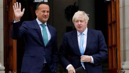 قمة مغلقة وأخيرة بين جونسون ورئيس وزراء إيرلندا.. ومفاوضون بريطانيون في بروكسل