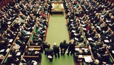 يوم الحسم في البرلمان .. والبريطانيون يحبسون أنفاسهم