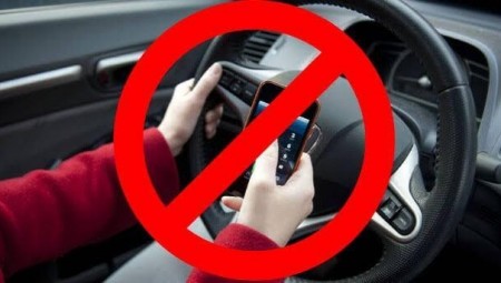 بريطانيا : خمس نقاط و200 جنيه مخالفة استعمال الهاتف أثناء القيادة