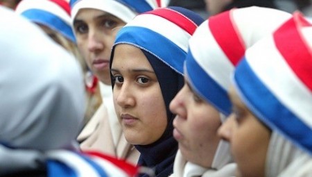 دراسة لمعهد إيفوب: 40 % من مسلمي فرنسا عانوا من العنصرية والكراهية